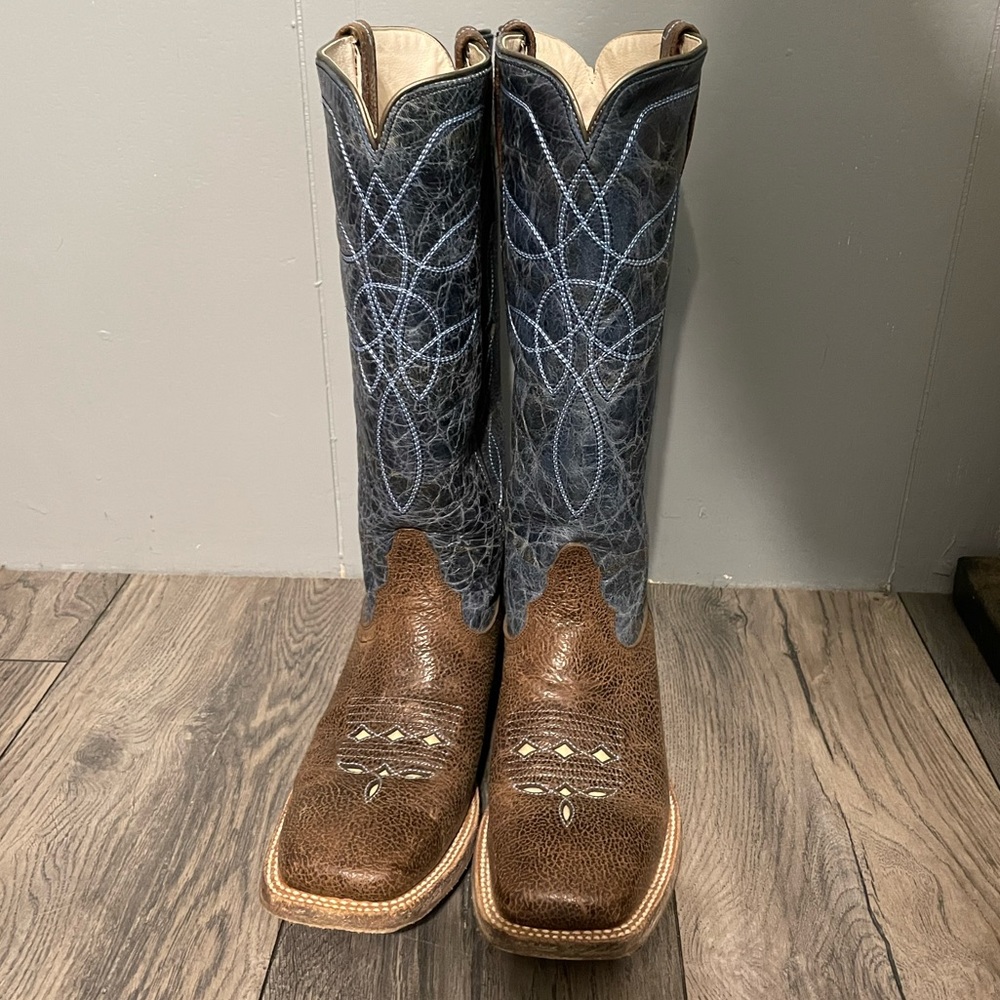 Size 10 Ariat Boots